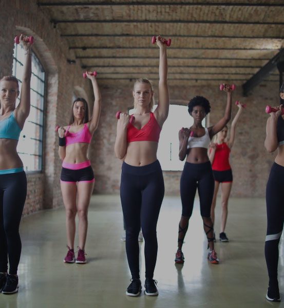 women-lifting-weight women-lifting-weight